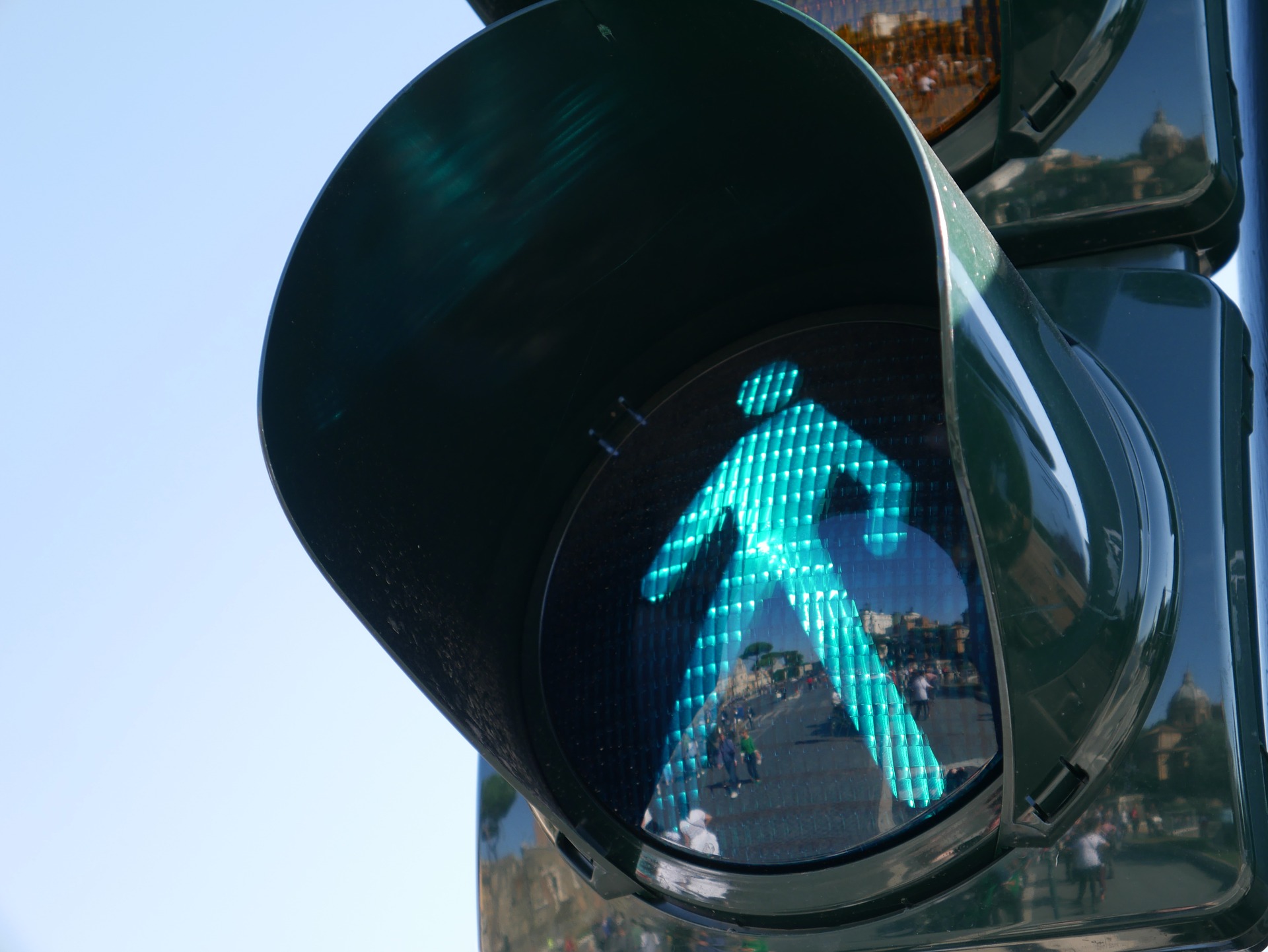 green pedestrian light